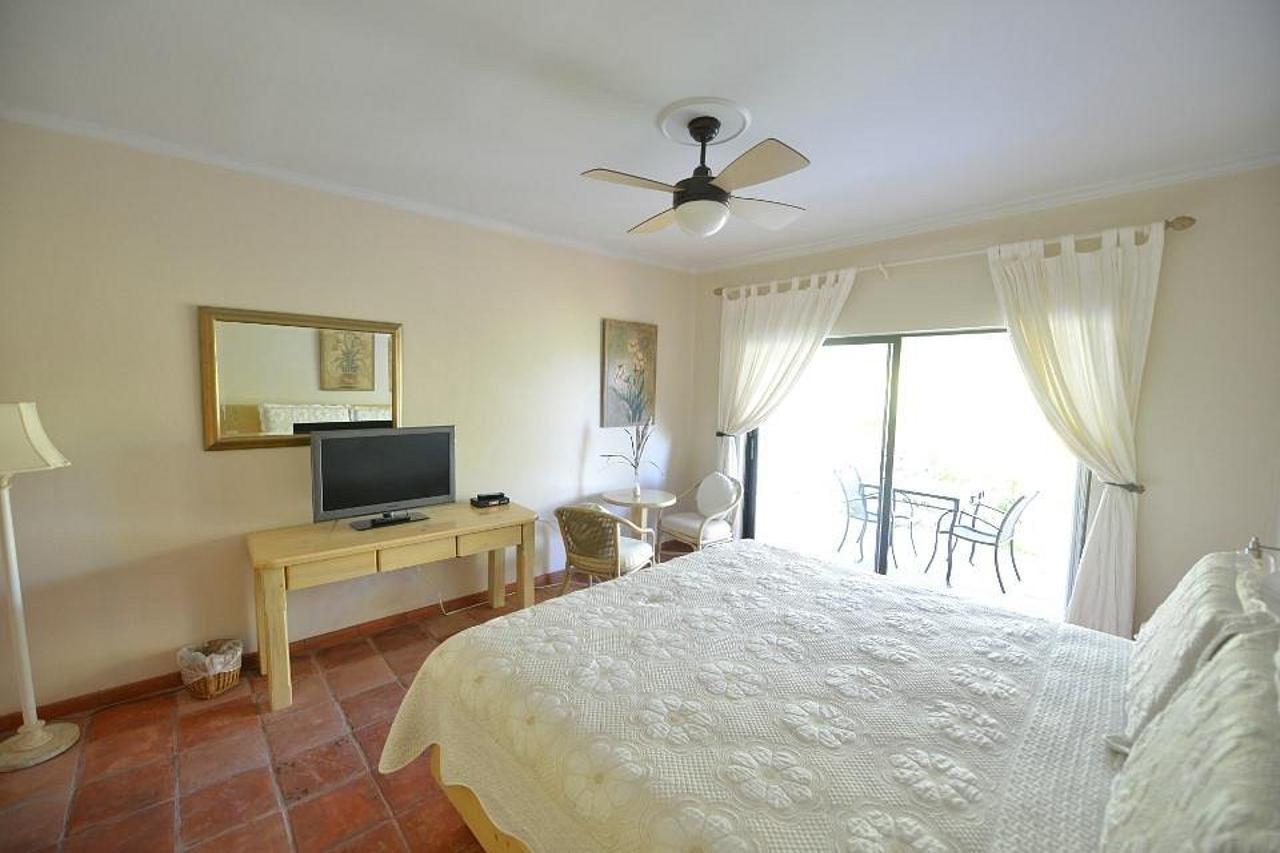 Caribbean Paradise Inn Grace Bay Eksteriør billede