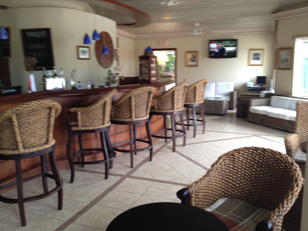 Caribbean Paradise Inn Grace Bay Eksteriør billede