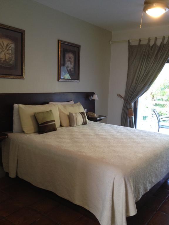 Caribbean Paradise Inn Grace Bay Eksteriør billede