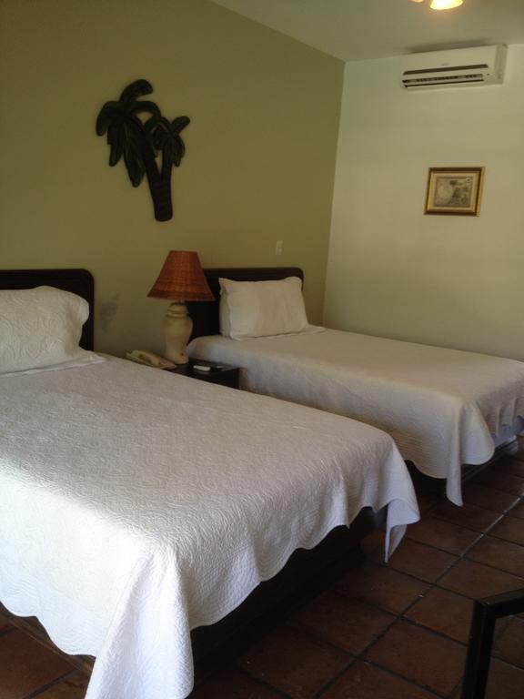 Caribbean Paradise Inn Grace Bay Eksteriør billede