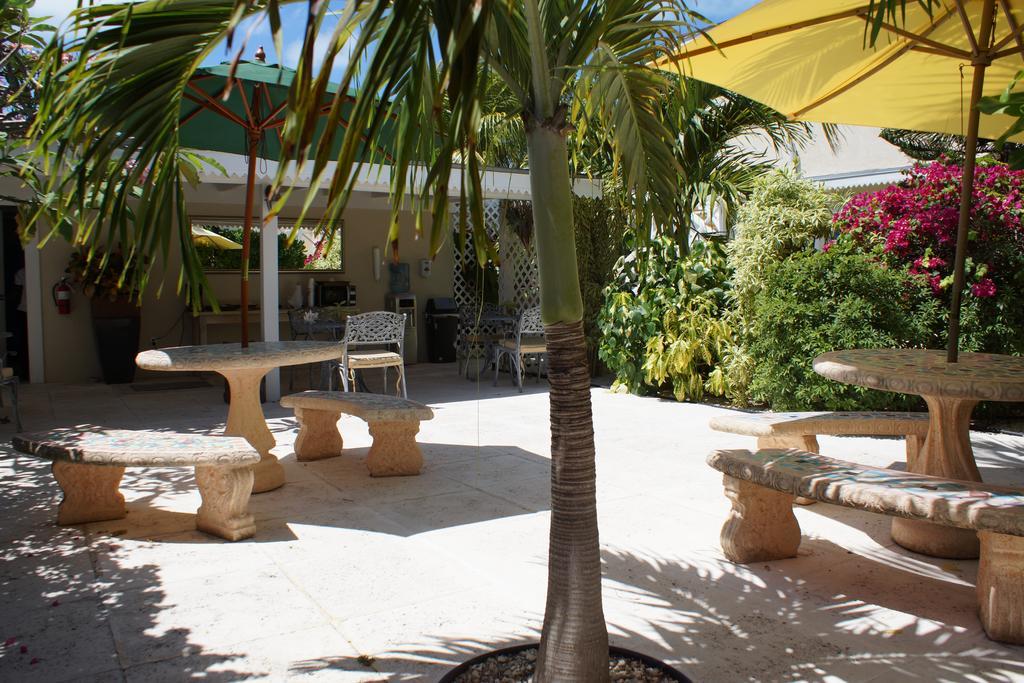 Caribbean Paradise Inn Grace Bay Eksteriør billede