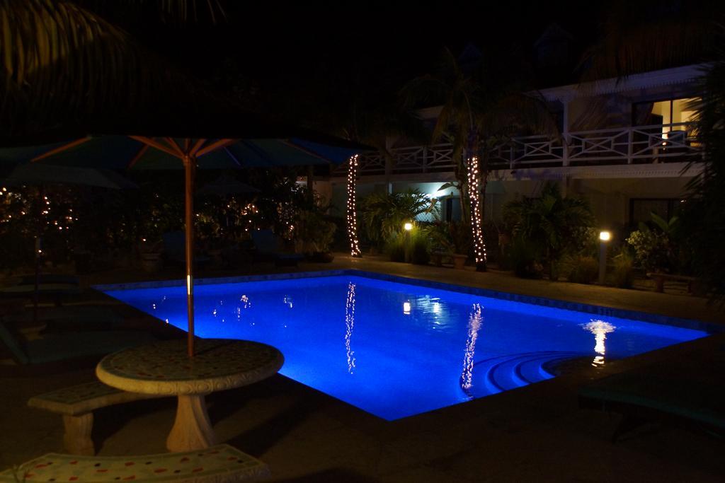 Caribbean Paradise Inn Grace Bay Eksteriør billede