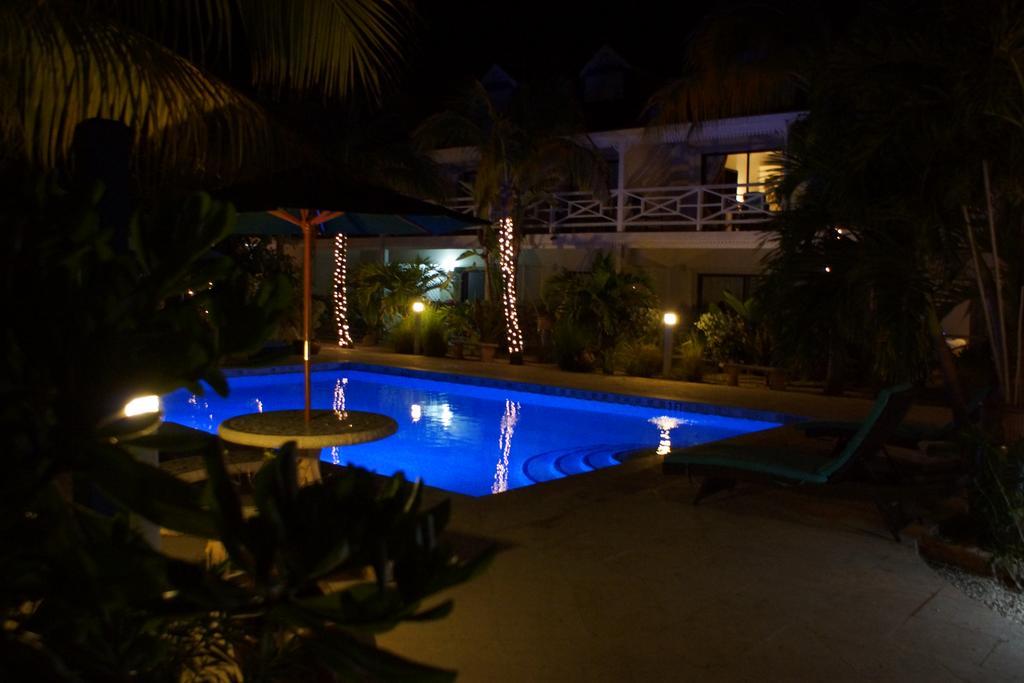 Caribbean Paradise Inn Grace Bay Eksteriør billede