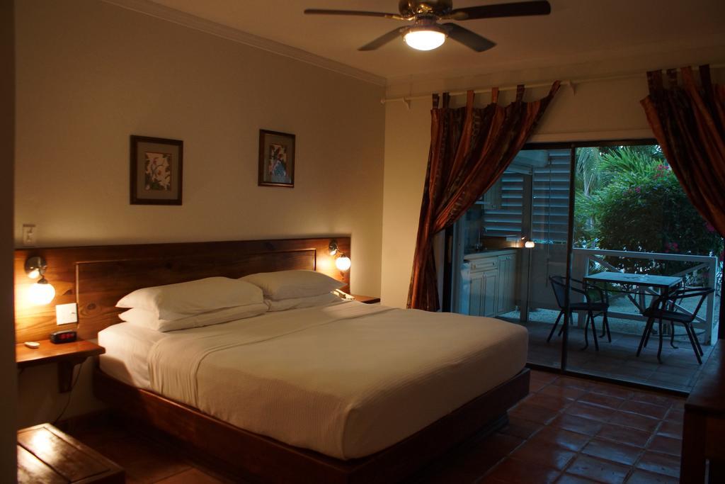 Caribbean Paradise Inn Grace Bay Eksteriør billede