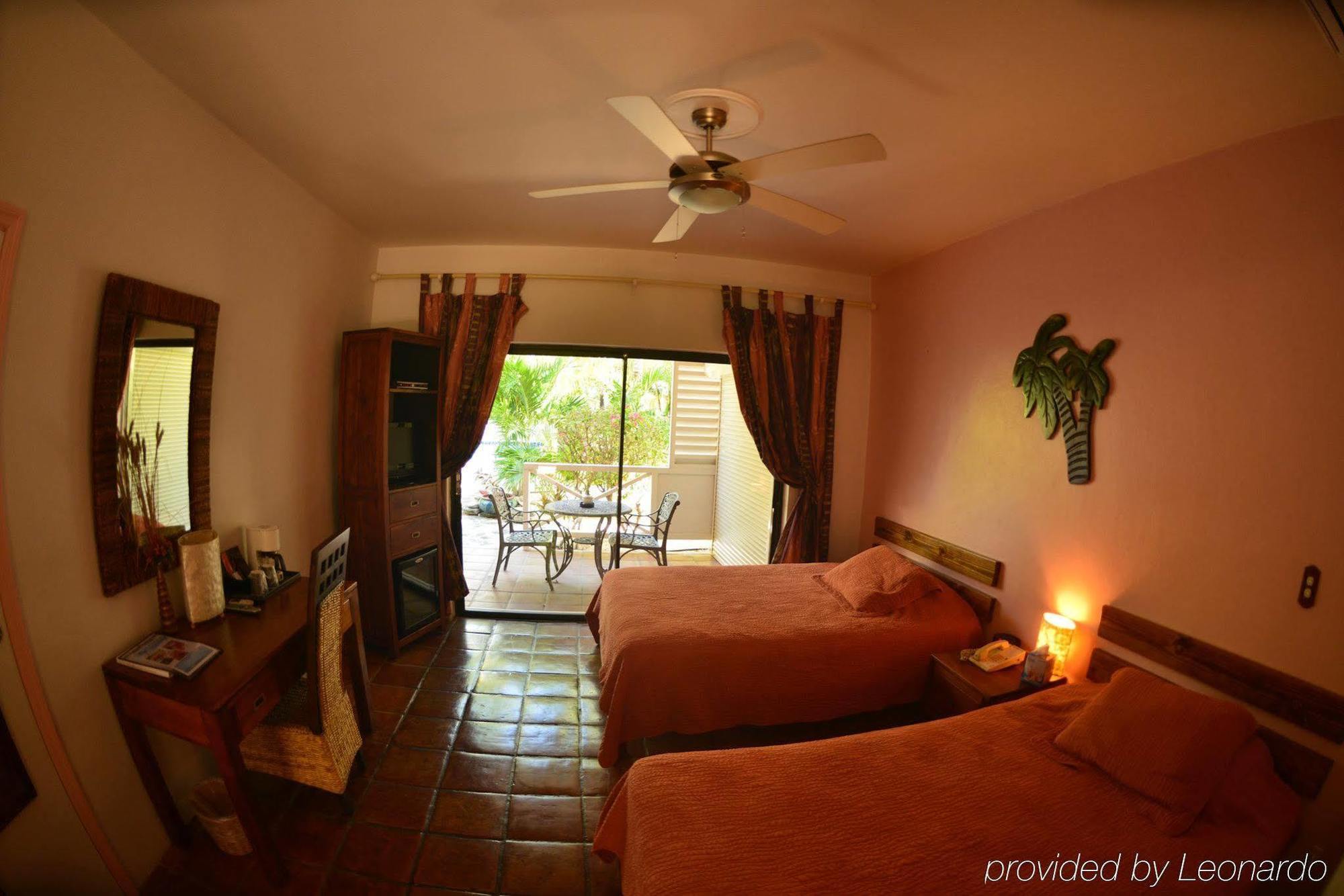 Caribbean Paradise Inn Grace Bay Eksteriør billede