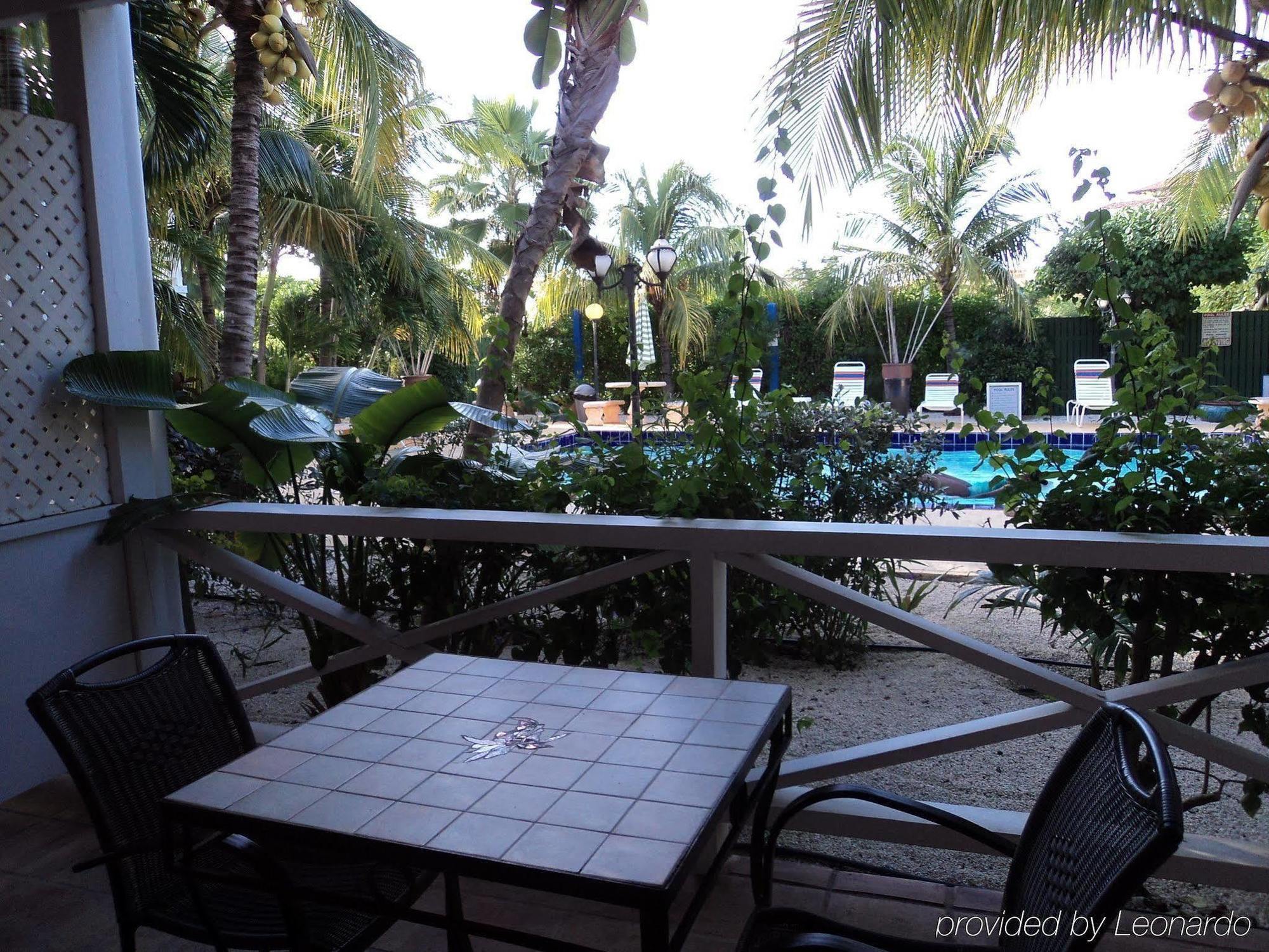 Caribbean Paradise Inn Grace Bay Eksteriør billede