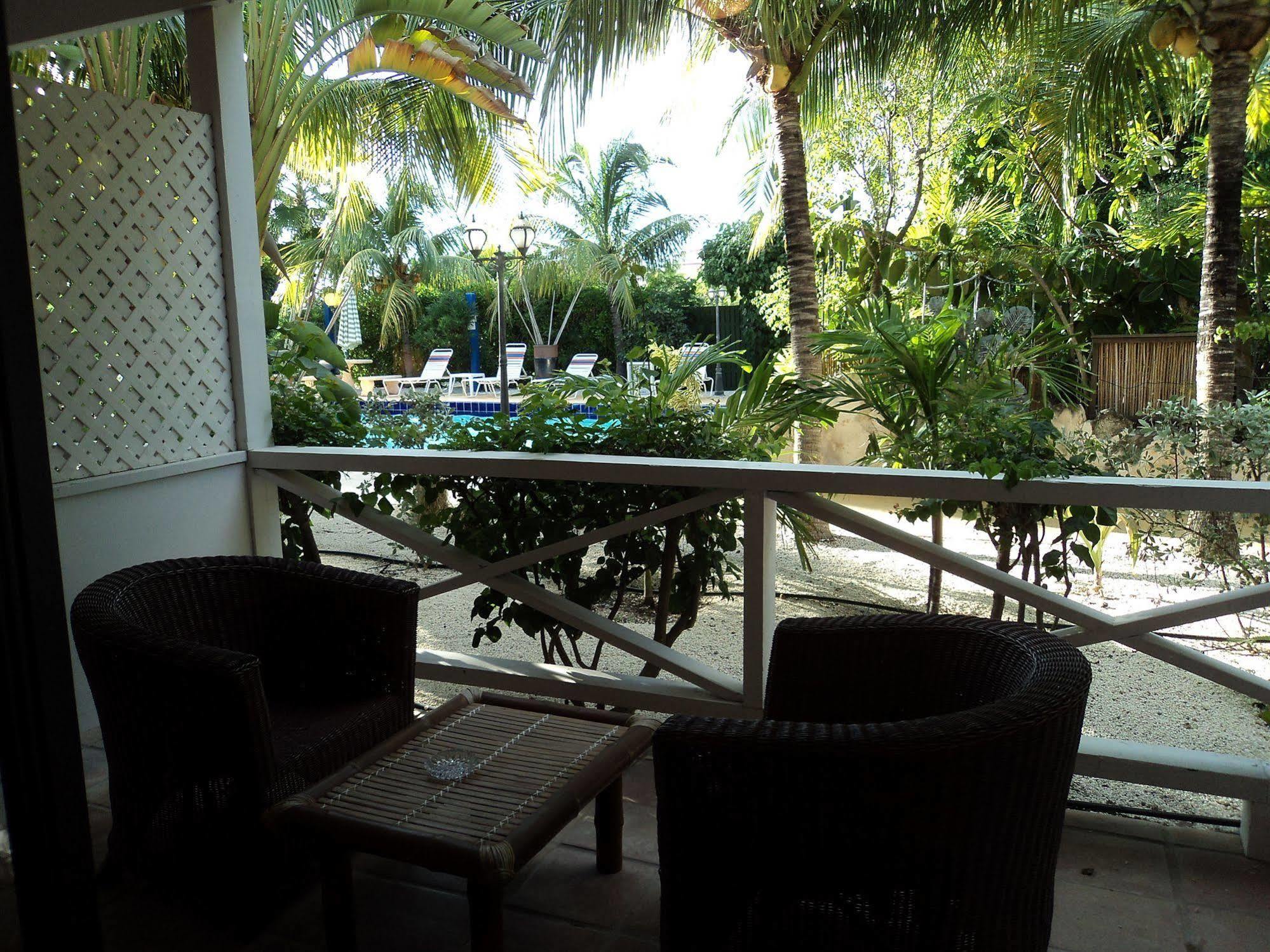 Caribbean Paradise Inn Grace Bay Eksteriør billede
