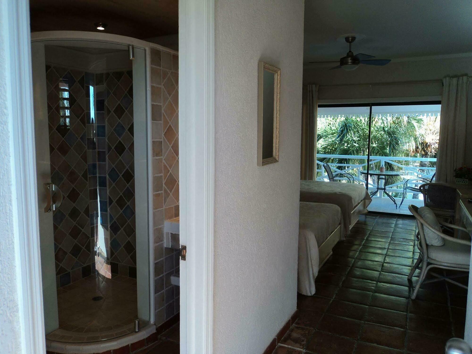 Caribbean Paradise Inn Grace Bay Eksteriør billede